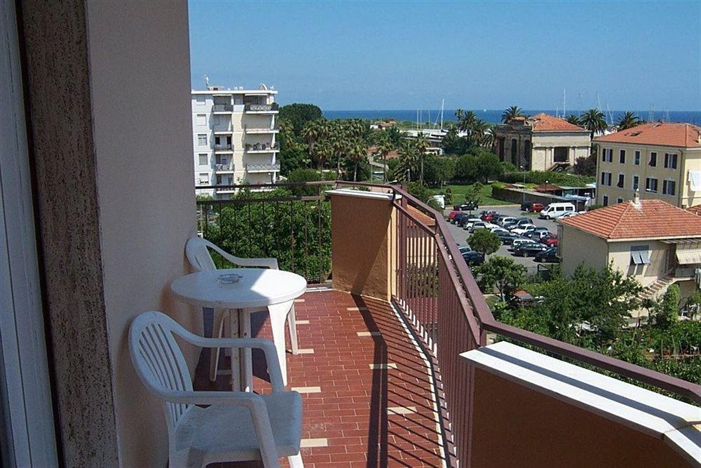 Hotel Solidago Arma di Taggia Buitenkant foto