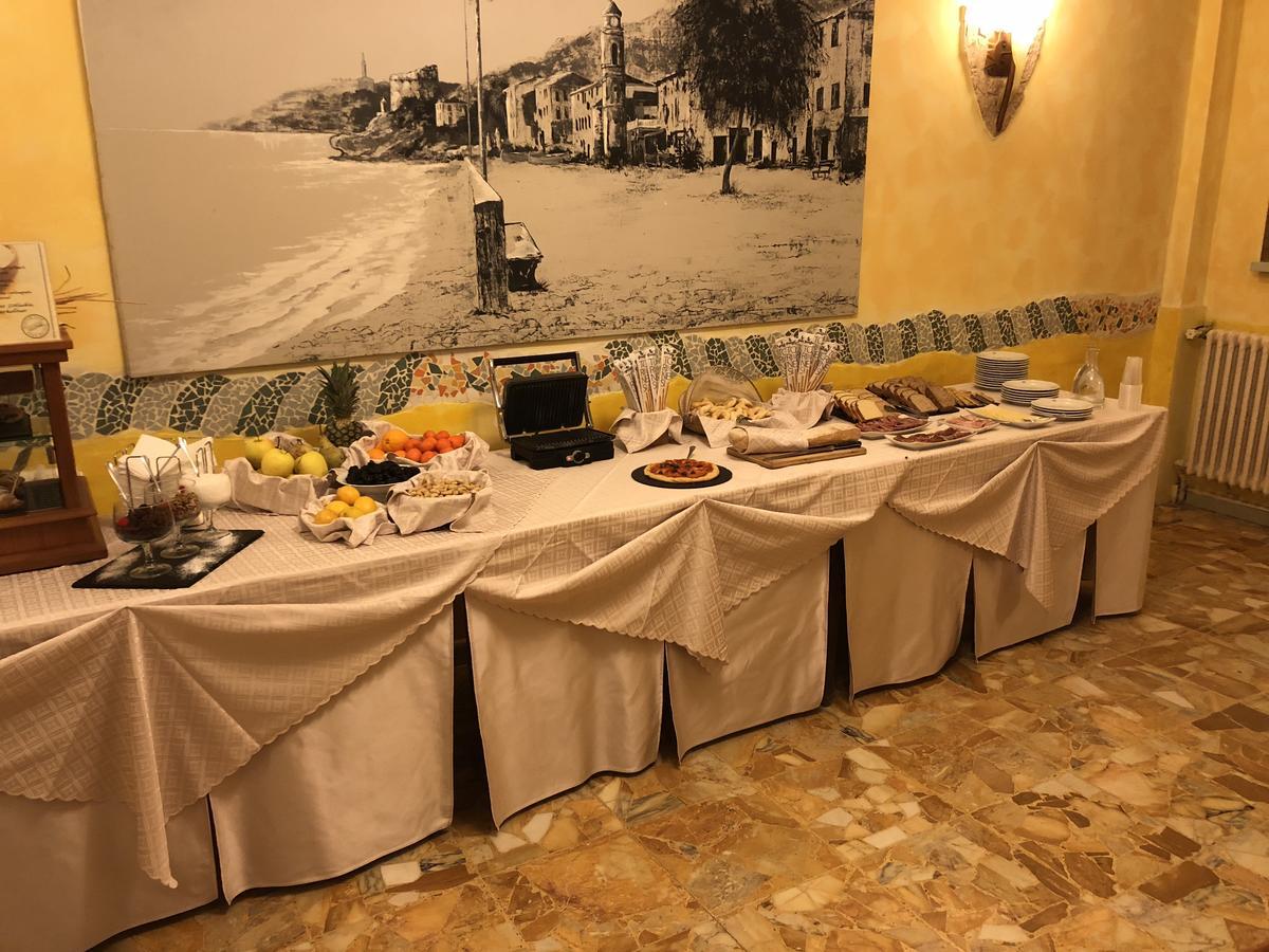 Hotel Solidago Arma di Taggia Buitenkant foto