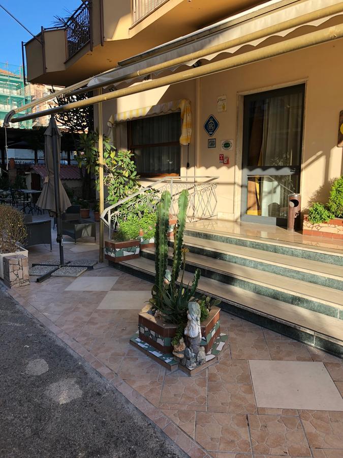 Hotel Solidago Arma di Taggia Buitenkant foto