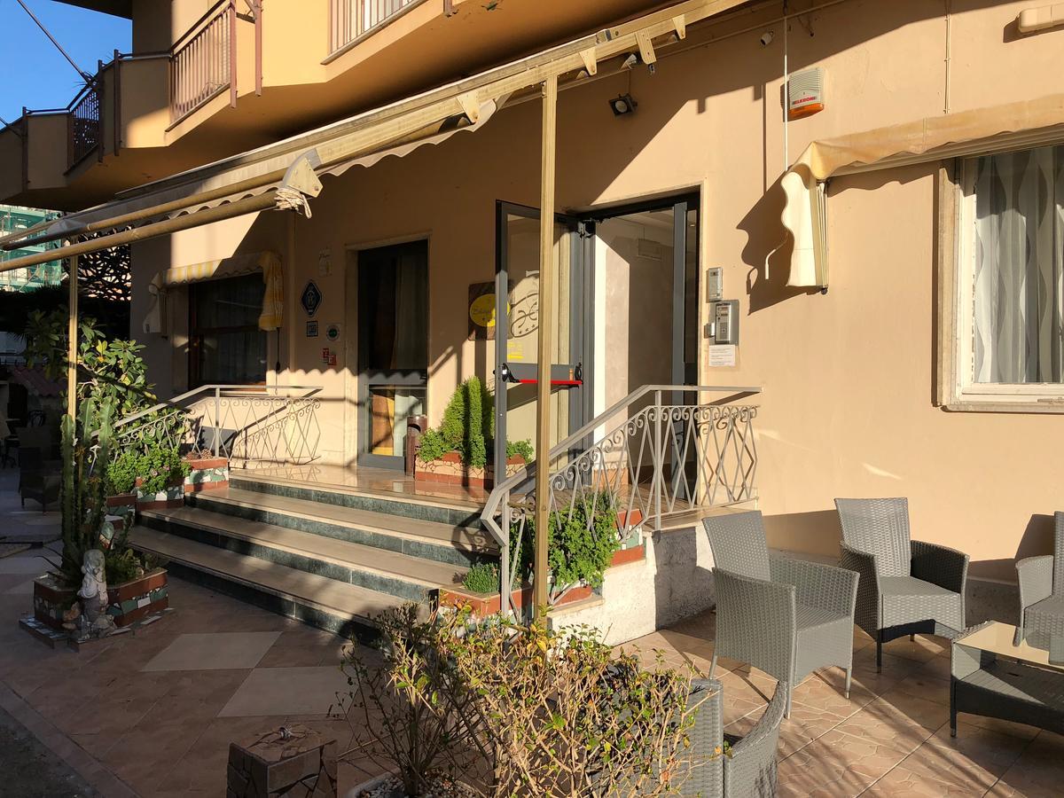 Hotel Solidago Arma di Taggia Buitenkant foto