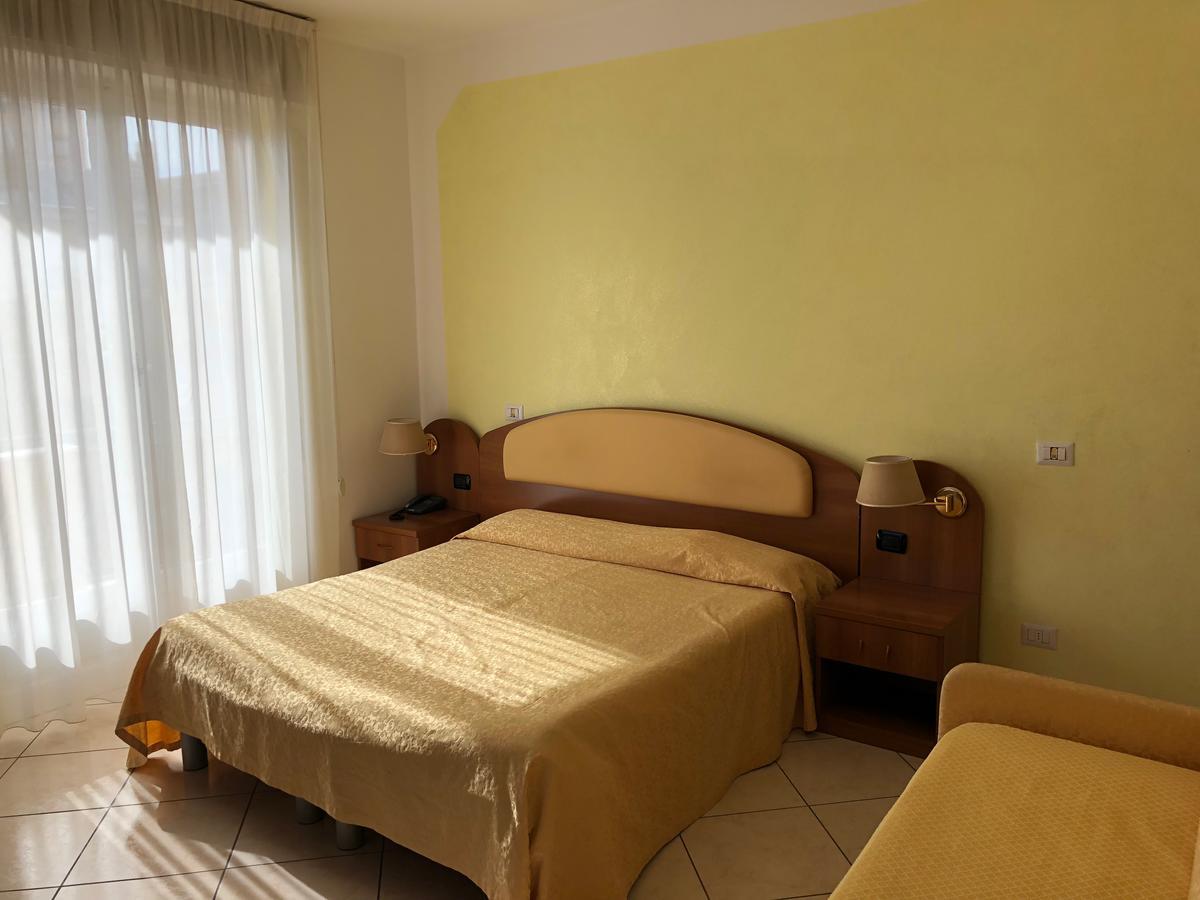 Hotel Solidago Arma di Taggia Buitenkant foto