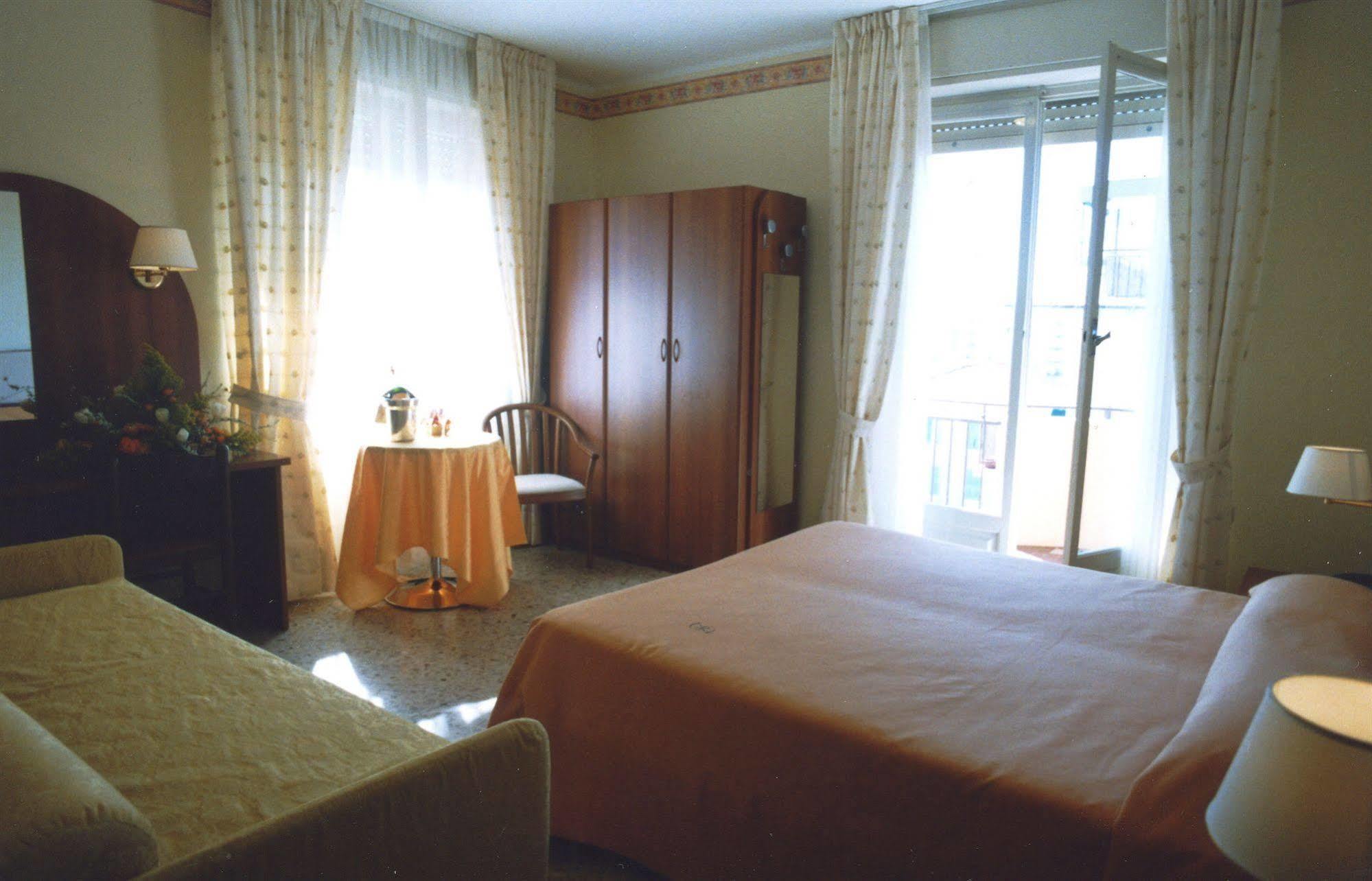 Hotel Solidago Arma di Taggia Buitenkant foto