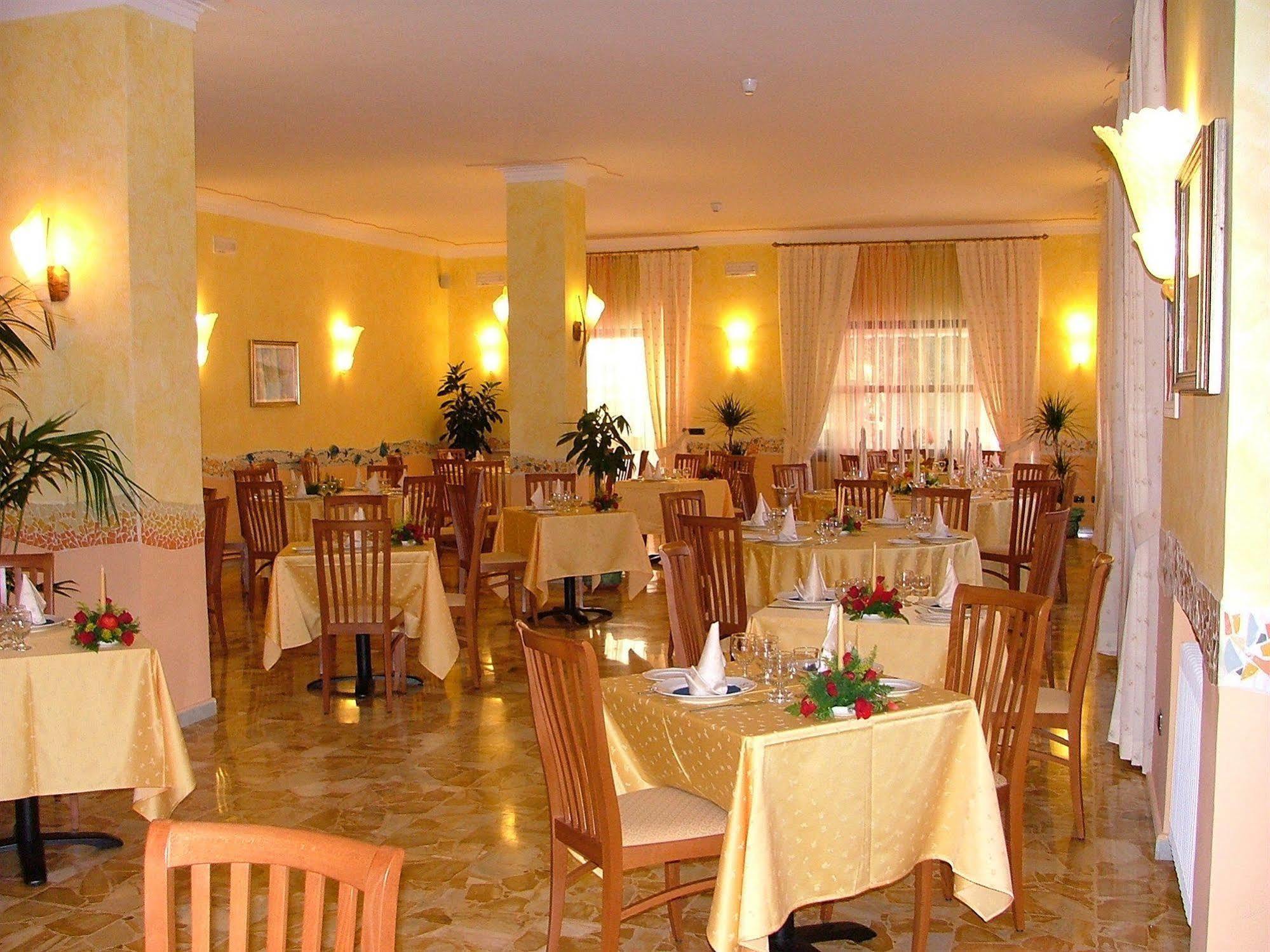 Hotel Solidago Arma di Taggia Buitenkant foto