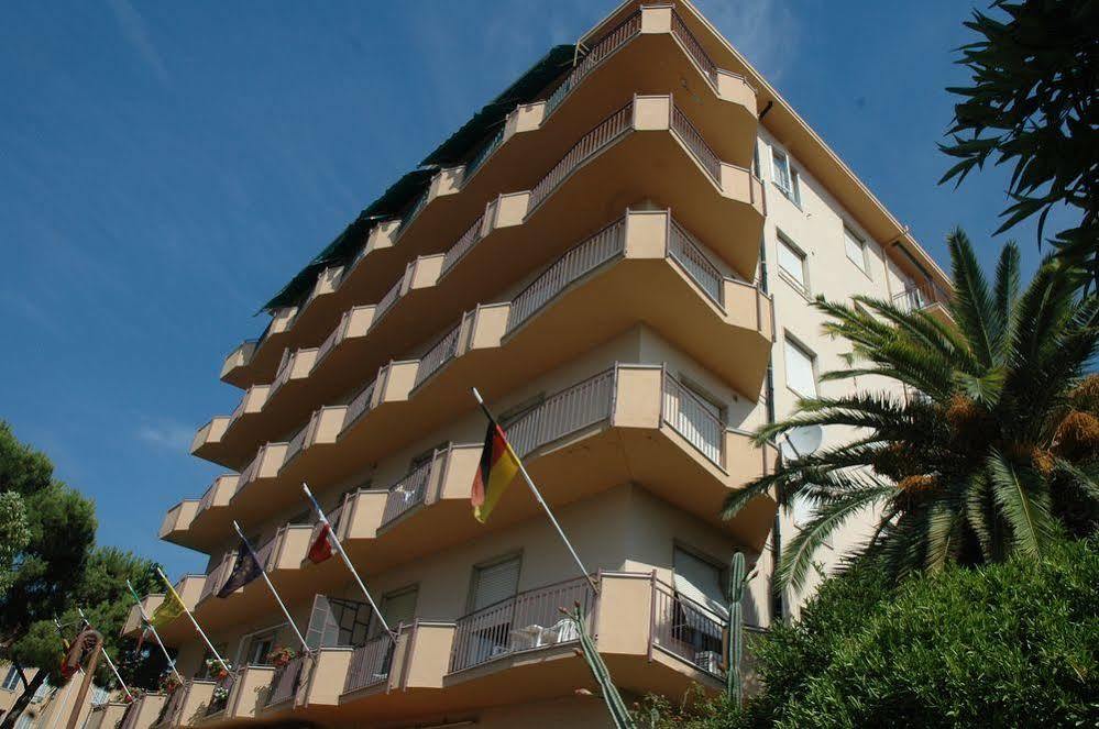 Hotel Solidago Arma di Taggia Buitenkant foto